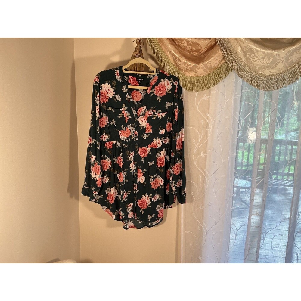 Torrid Babydoll Button up Women’s Size 1X Stretchy 100% Rayon long sleeves Top